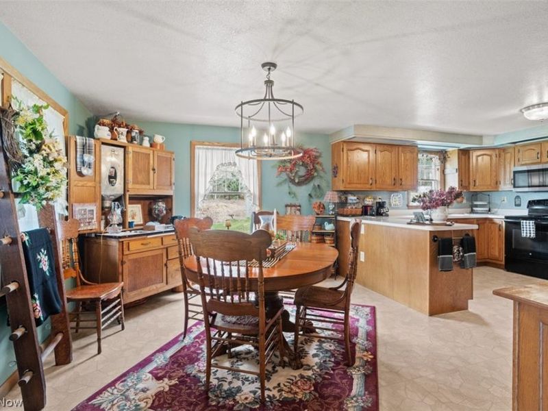 6561 Swamp Street NE, Hartville, OH 44632 Photo 10