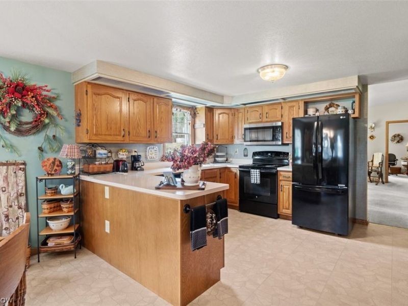 6561 Swamp Street NE, Hartville, OH 44632 Photo 13