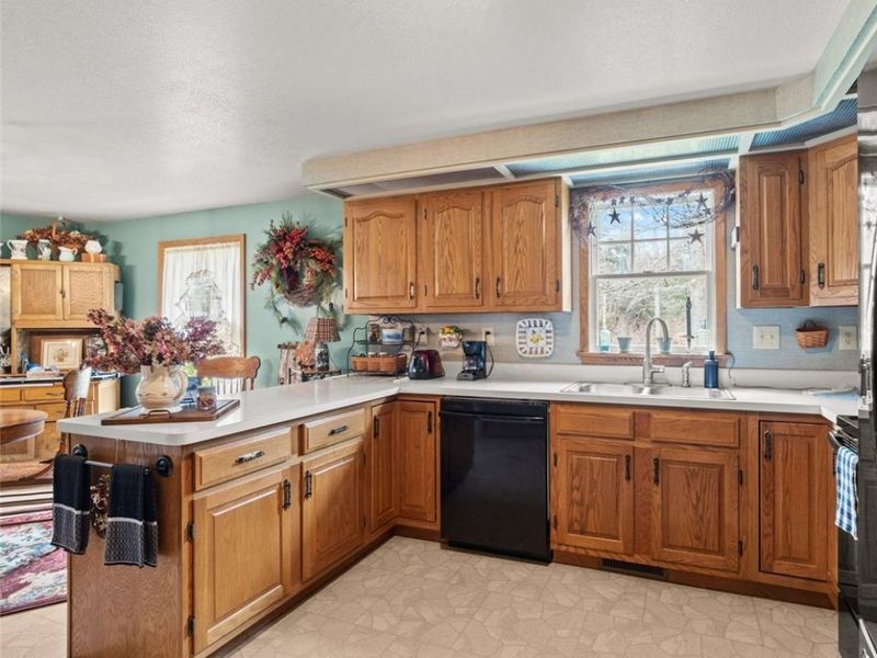 6561 Swamp Street NE, Hartville, OH 44632 Photo 14