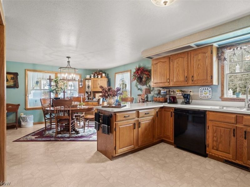 6561 Swamp Street NE, Hartville, OH 44632 Photo 15