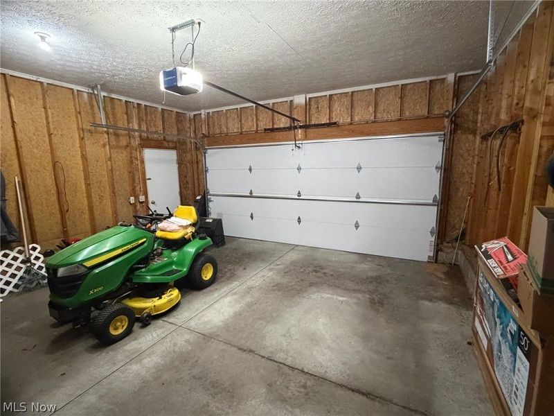 6561 Swamp Street NE, Hartville, OH 44632 Photo 27