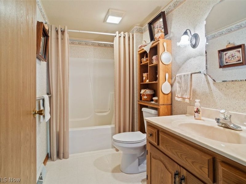 6561 Swamp Street NE, Hartville, OH 44632 Photo 30