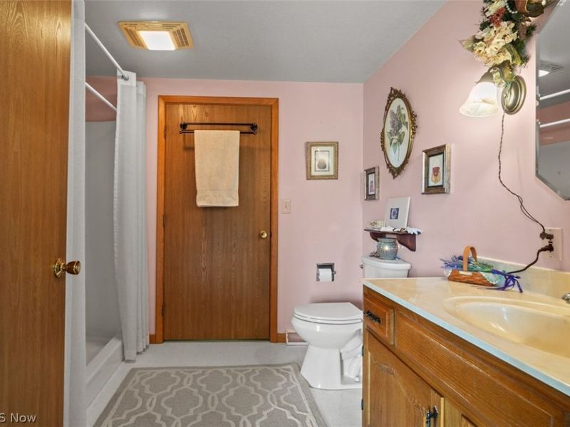 6561 Swamp Street NE, Hartville, OH 44632 Photo 34