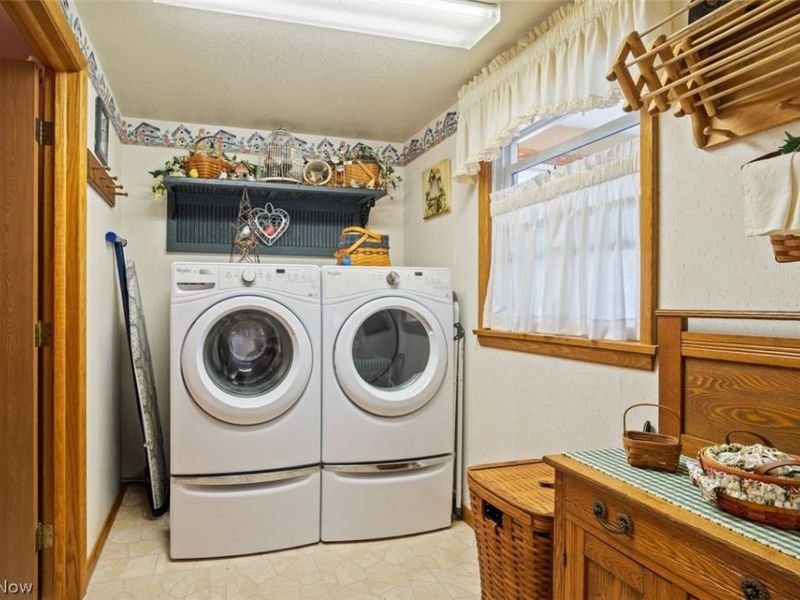 6561 Swamp Street NE, Hartville, OH 44632 Photo 38