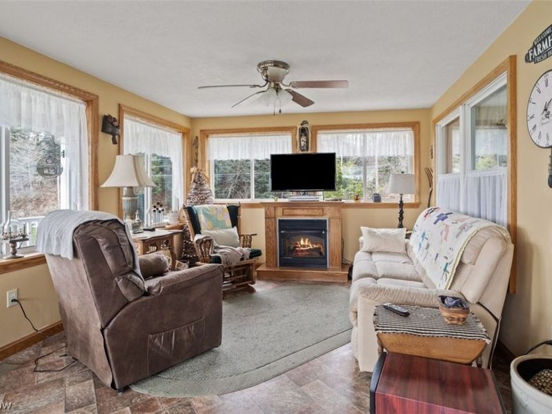 6561 Swamp Street NE, Hartville, OH 44632 Photo 4