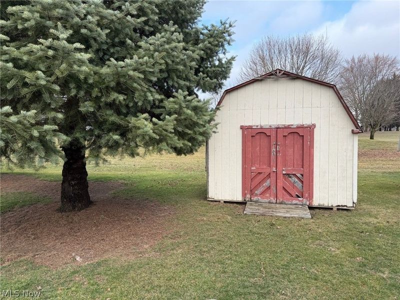 6561 Swamp Street NE, Hartville, OH 44632 Photo 8