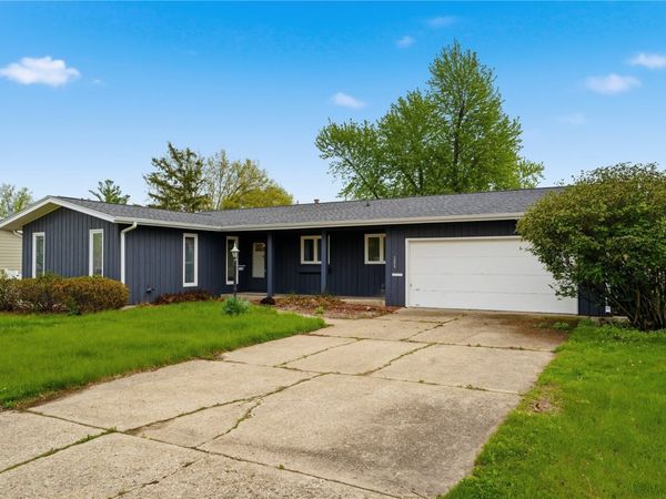 284 Indiandale Road SE, Cedar Rapids, IA 52403