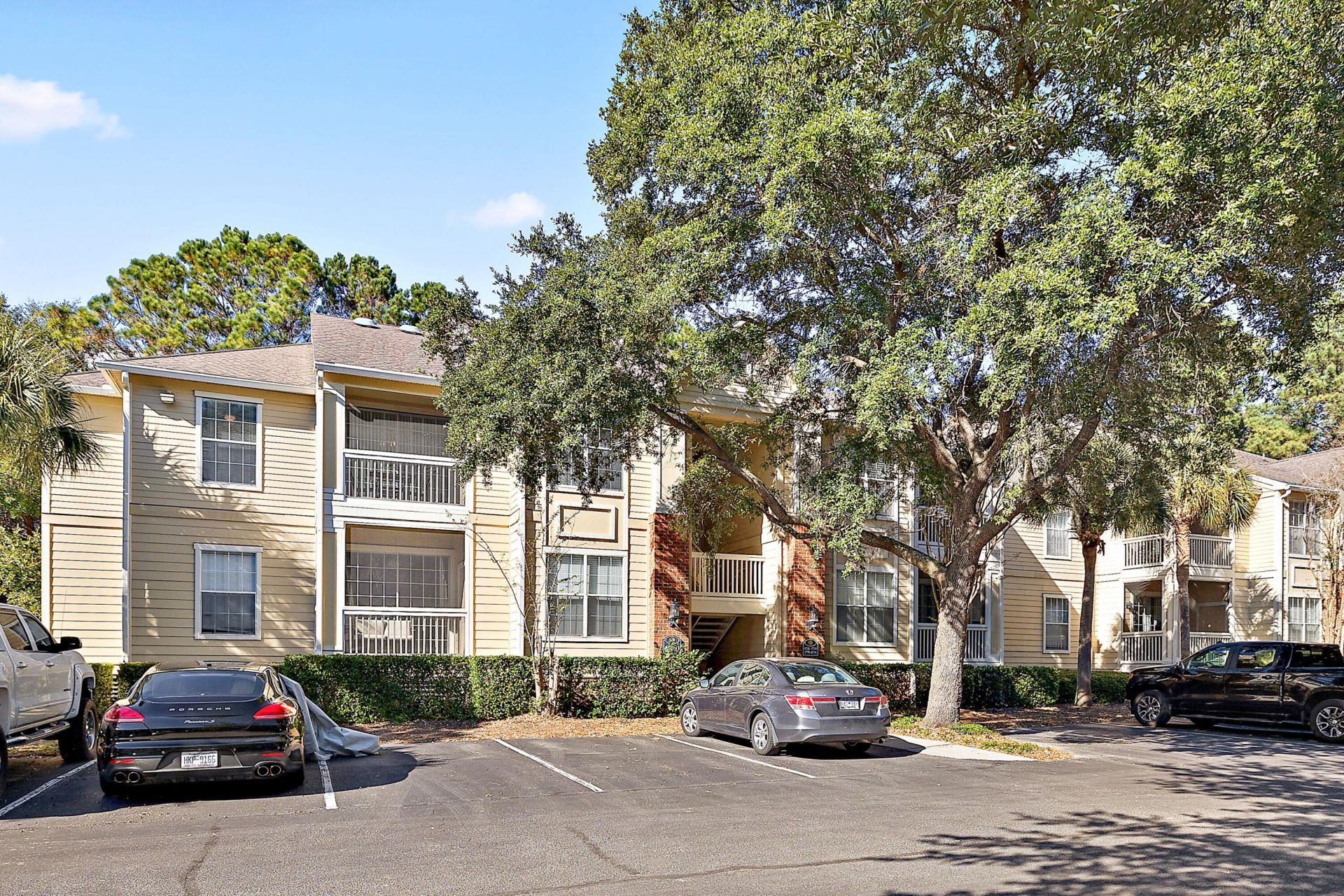 1600 Long Grove Drive Photo 1