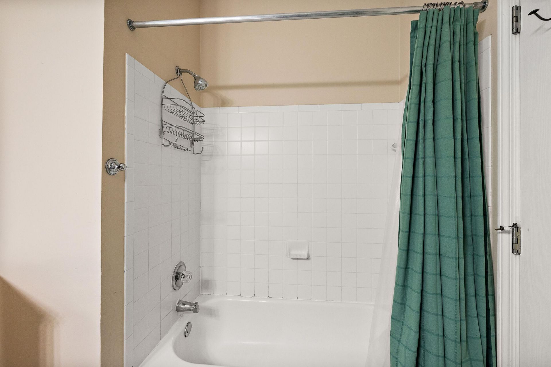 1600 Long Grove Drive Photo 11