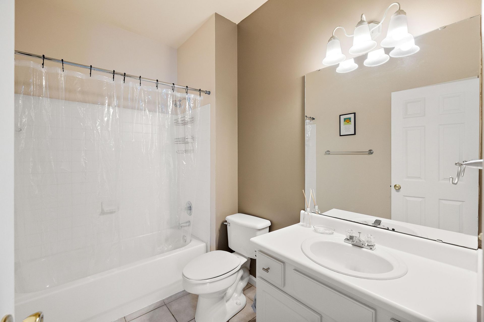 1600 Long Grove Drive Photo 13