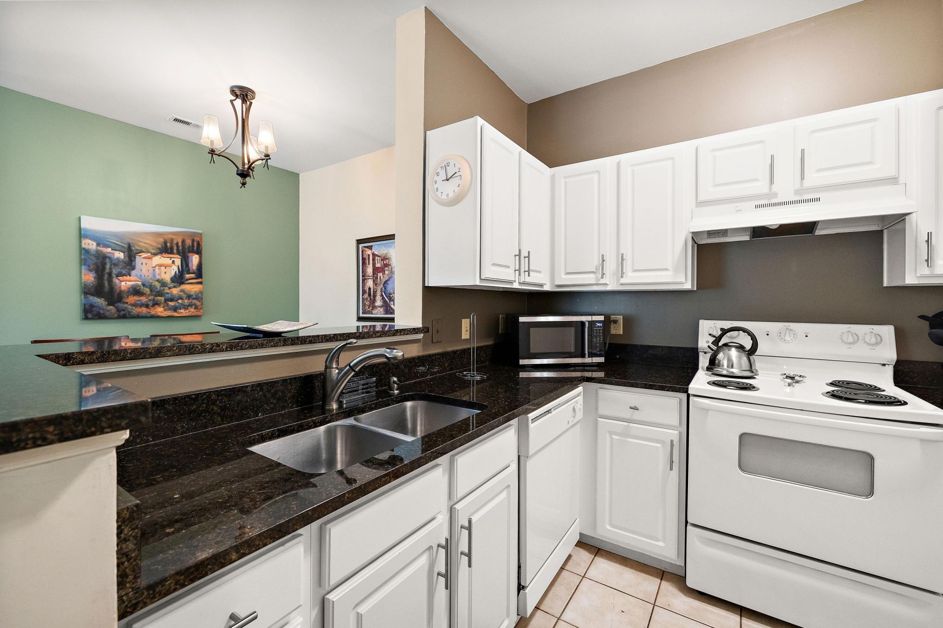 1600 Long Grove Drive Photo 6