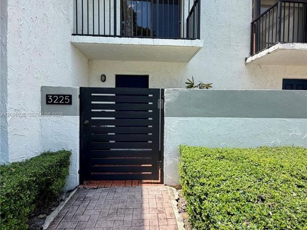 3225 Bird Ave, Unit IV3, Miami, FL 33133