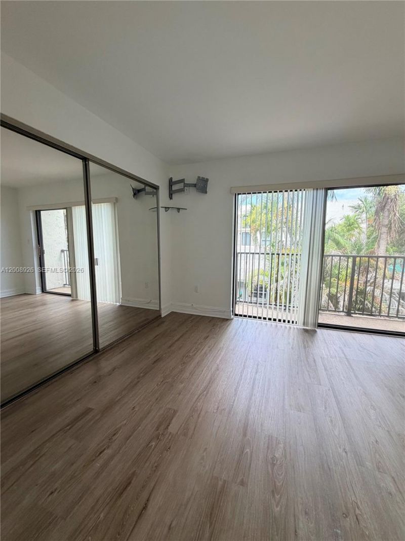 3225 Bird Ave, Unit IV3, Miami, FL 33133 Photo