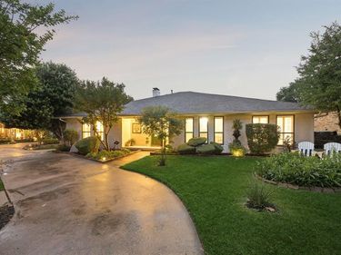 8721 Lacrosse Drive, Dallas, TX 75231