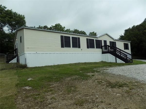 203 S Ridgeview Court , Azle, TX 76020