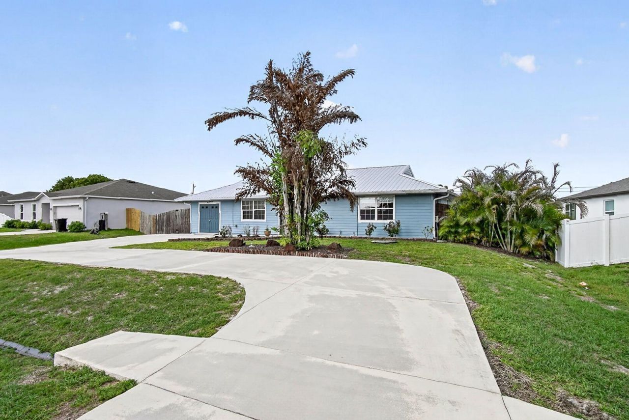 1146 SW Del Rio Boulevard, Port Saint Lucie, FL 34953 Photo