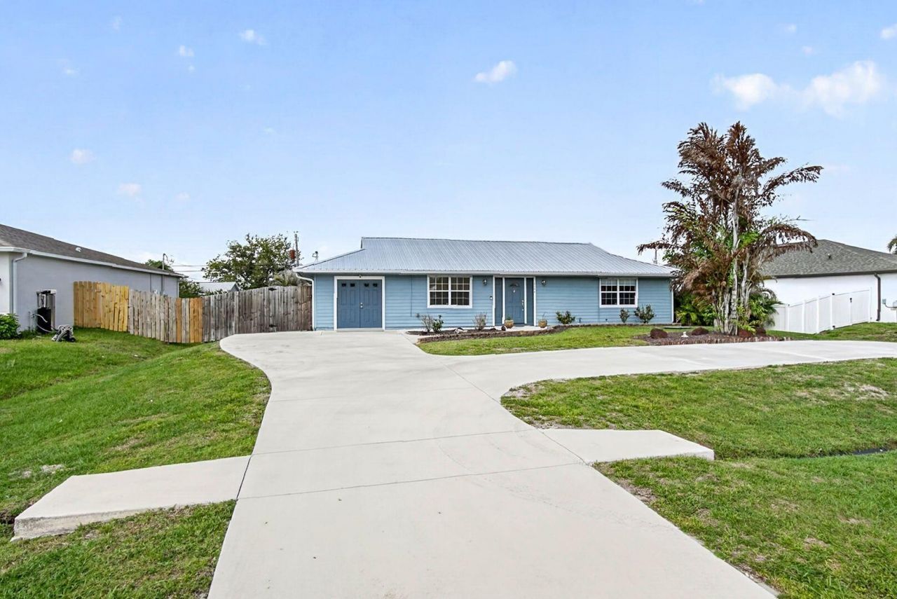 1146 SW Del Rio Boulevard, Port Saint Lucie, FL 34953 Photo