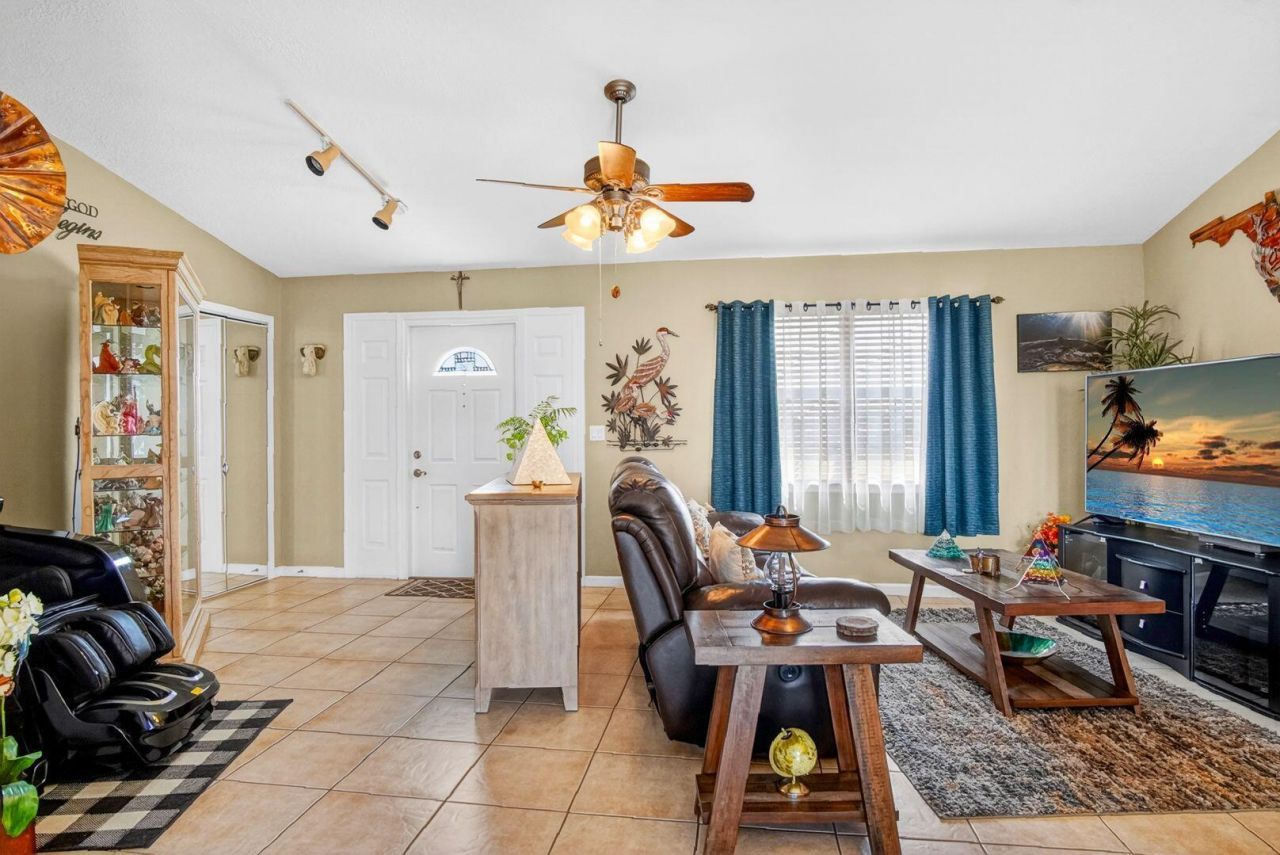 1146 SW Del Rio Boulevard, Port Saint Lucie, FL 34953 Photo