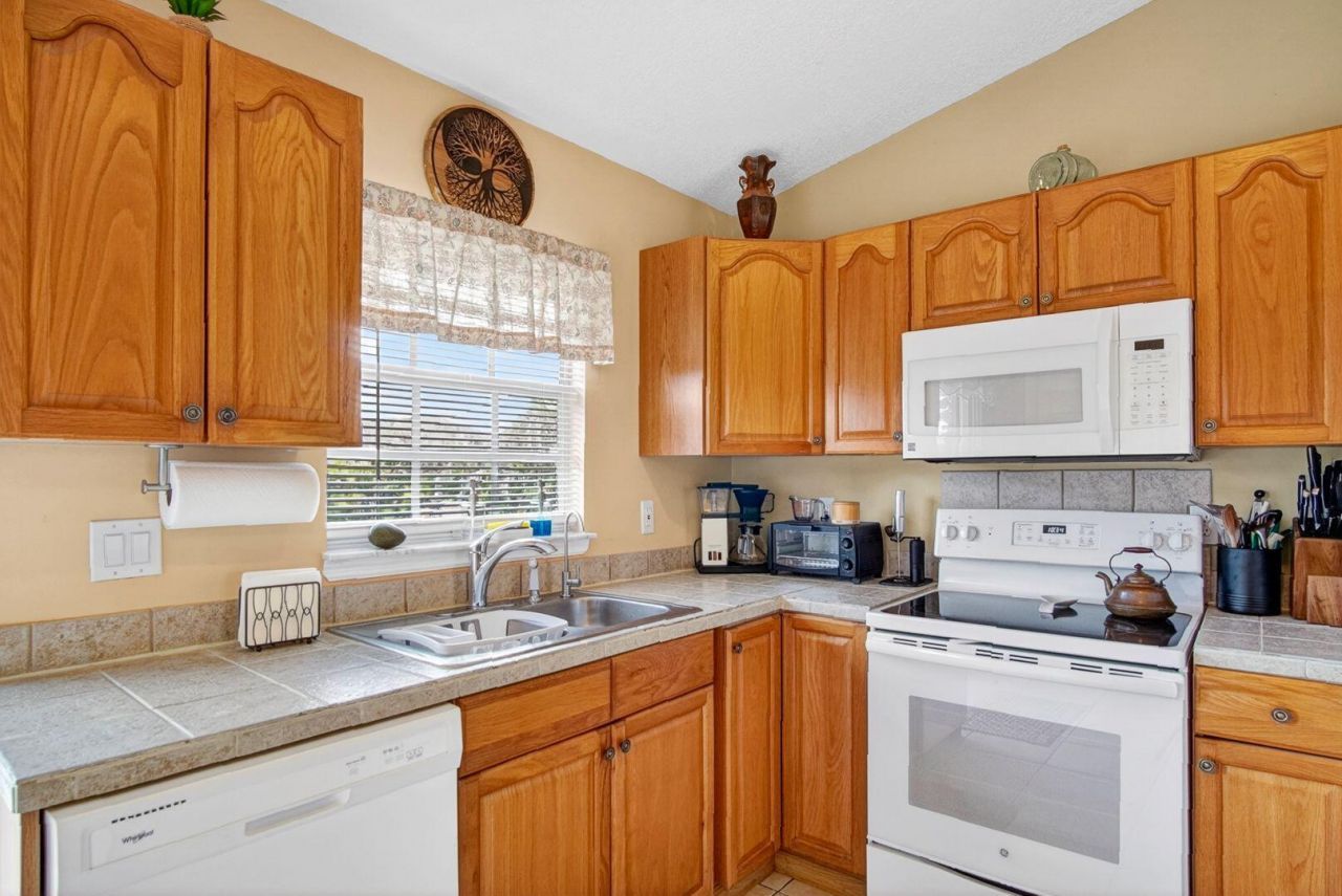 1146 SW Del Rio Boulevard, Port Saint Lucie, FL 34953 Photo