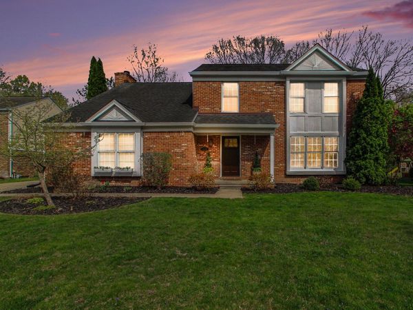 15698 Oakhill Court, Livonia, MI 48154