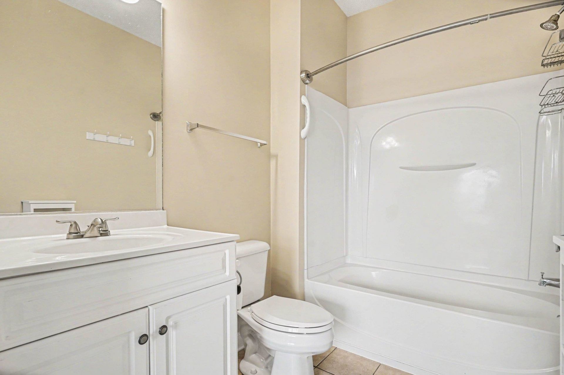 604 Heathrow Dr. Photo 21