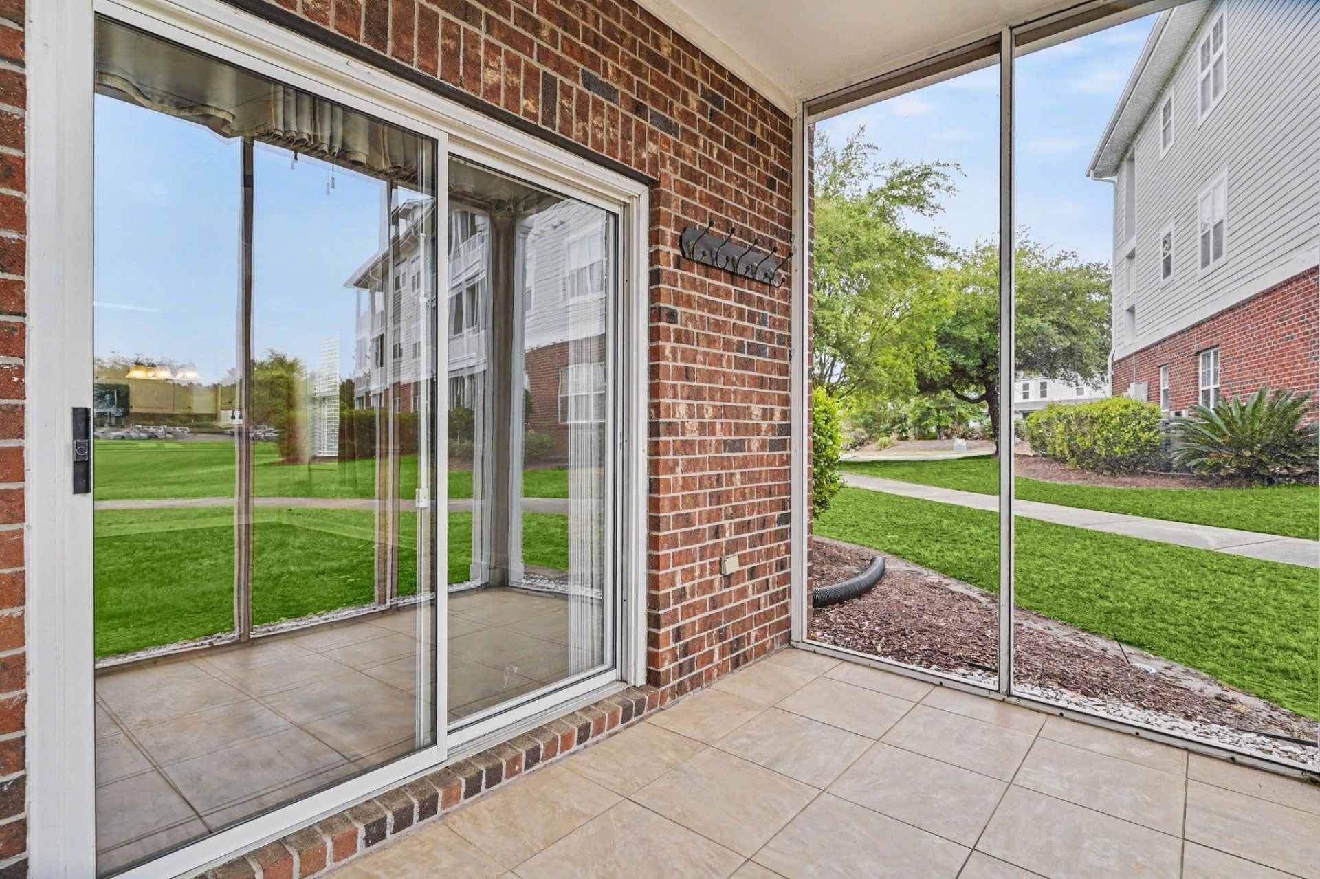 604 Heathrow Dr. Photo 22