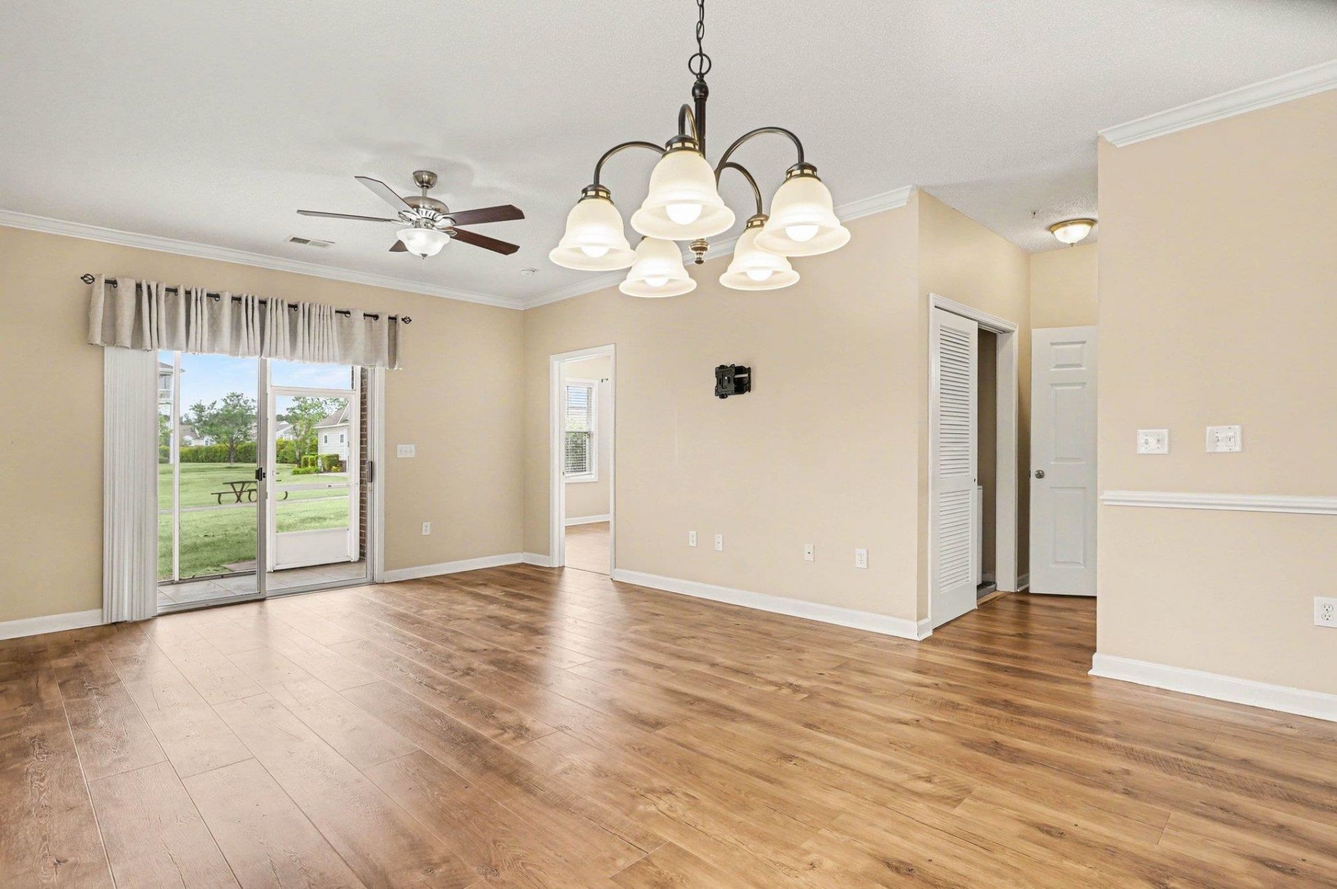 604 Heathrow Dr. Photo 9