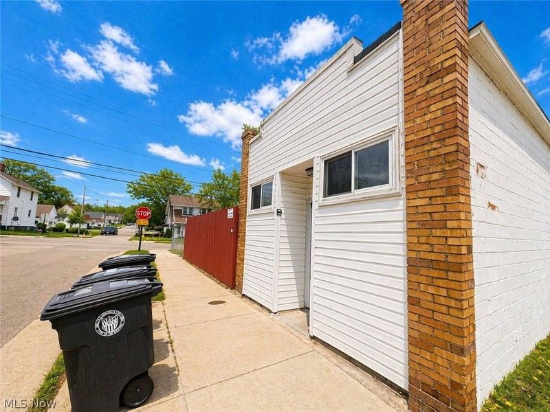 2042 13th Street SW, Akron, OH 44314 Photo 3