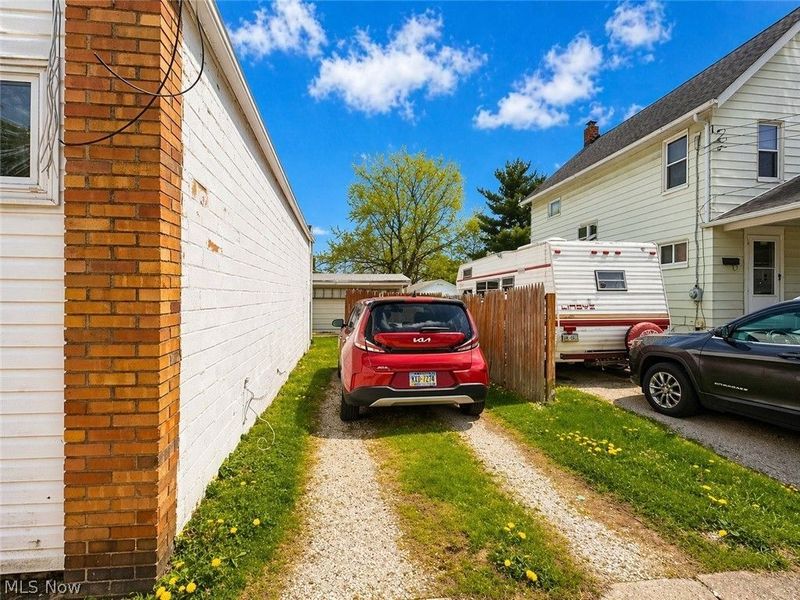2042 13th Street SW, Akron, OH 44314 Photo 4
