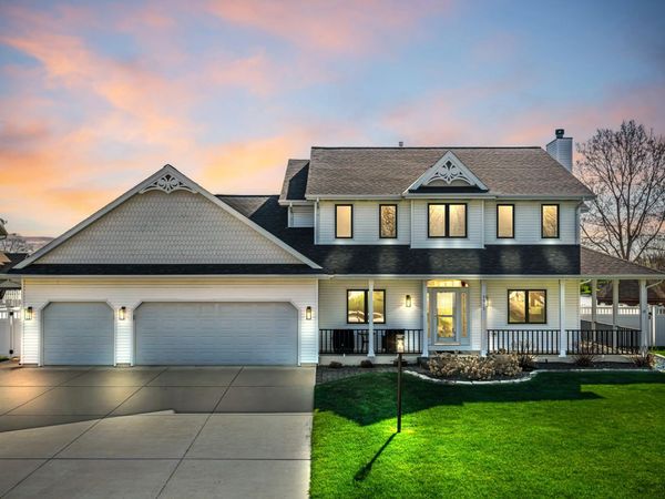 5915 Sunshine Ln, Caledonia, WI 53402