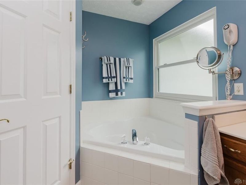 4492 Longmeadow Lane, Beavercreek, OH 45430 Photo 32