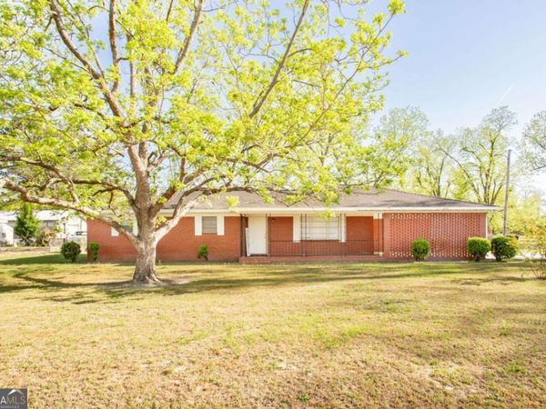 2210 Albany Avenue, Waycross, GA 31503