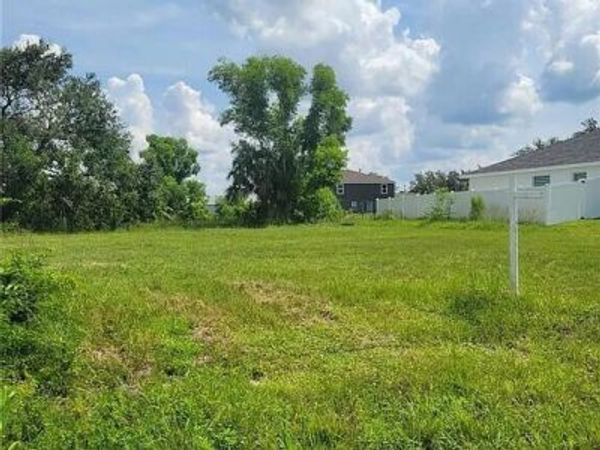 2205 NE 25th Terrace, Cape Coral, FL 33909