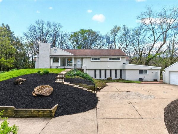 1700 Village Rd , Glenshaw, PA 15116