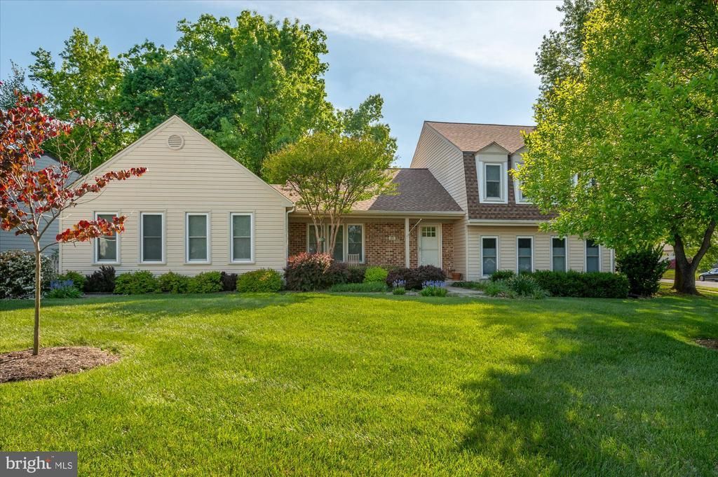 2026 Tamani Drive, Herndon, VA 20170 Main Photo
