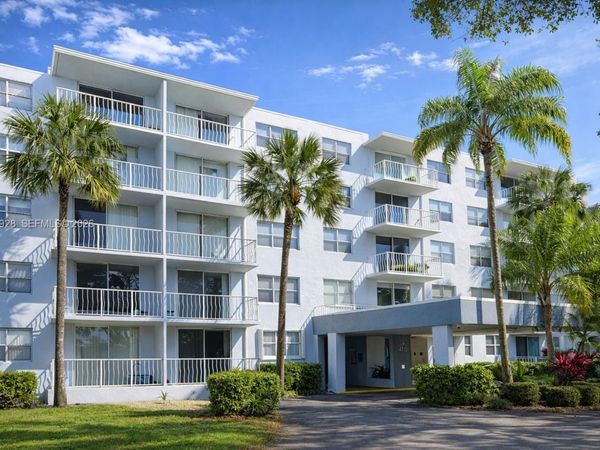 470 Executive Center Dr , Unit 2D, West Palm Beach, FL 33401