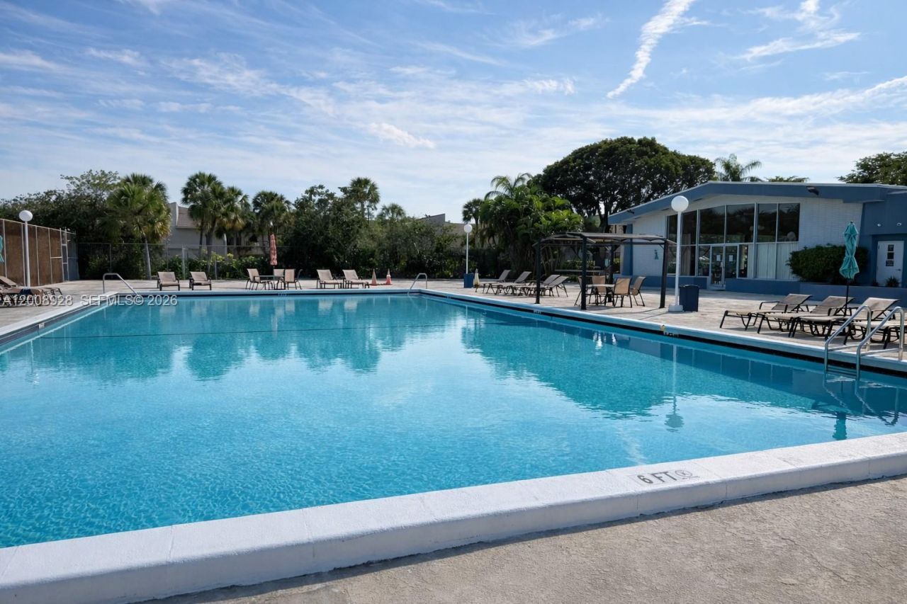 470 Executive Center Dr , Unit 2D, West Palm Beach, FL 33401 Photo