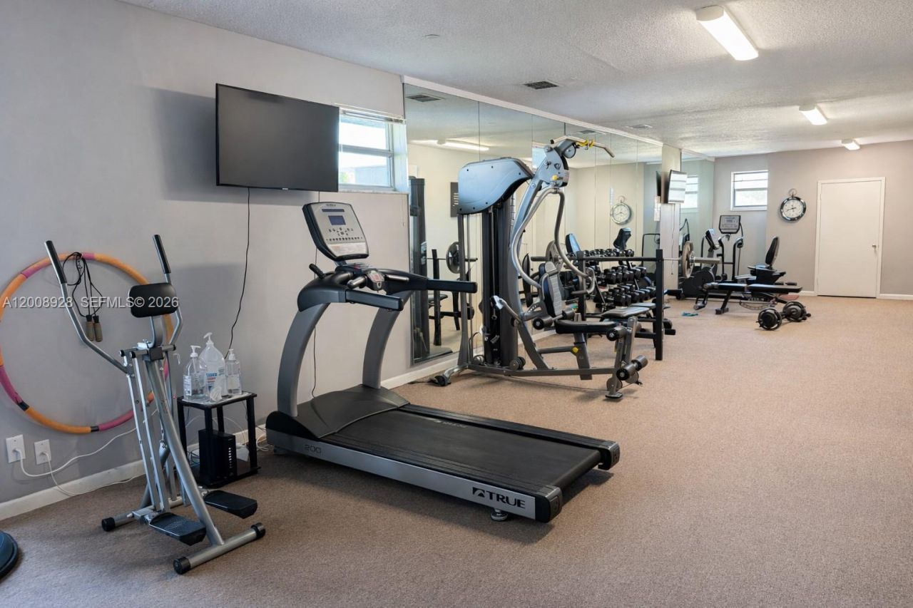 470 Executive Center Dr , Unit 2D, West Palm Beach, FL 33401 Photo