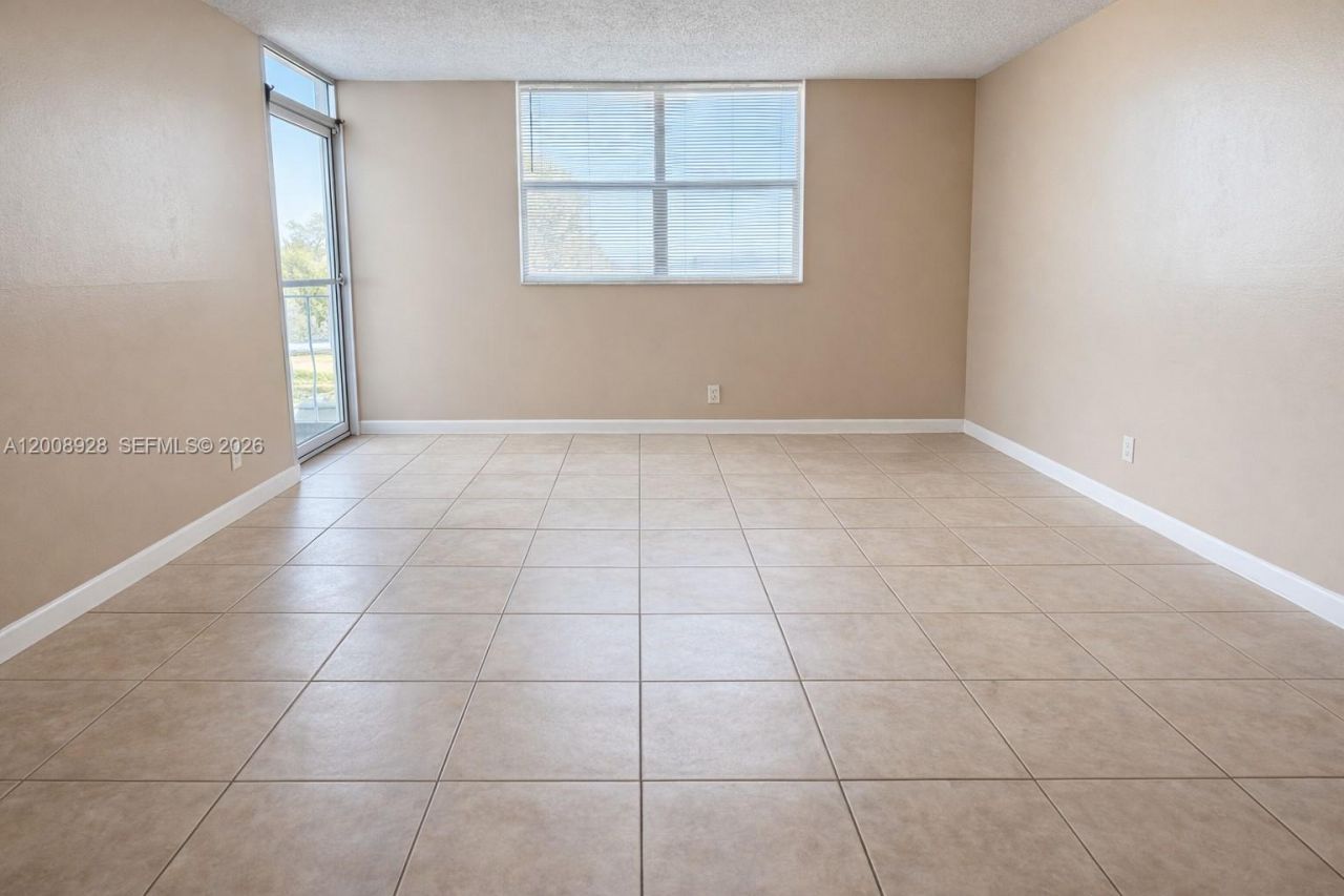 470 Executive Center Dr , Unit 2D, West Palm Beach, FL 33401 Photo