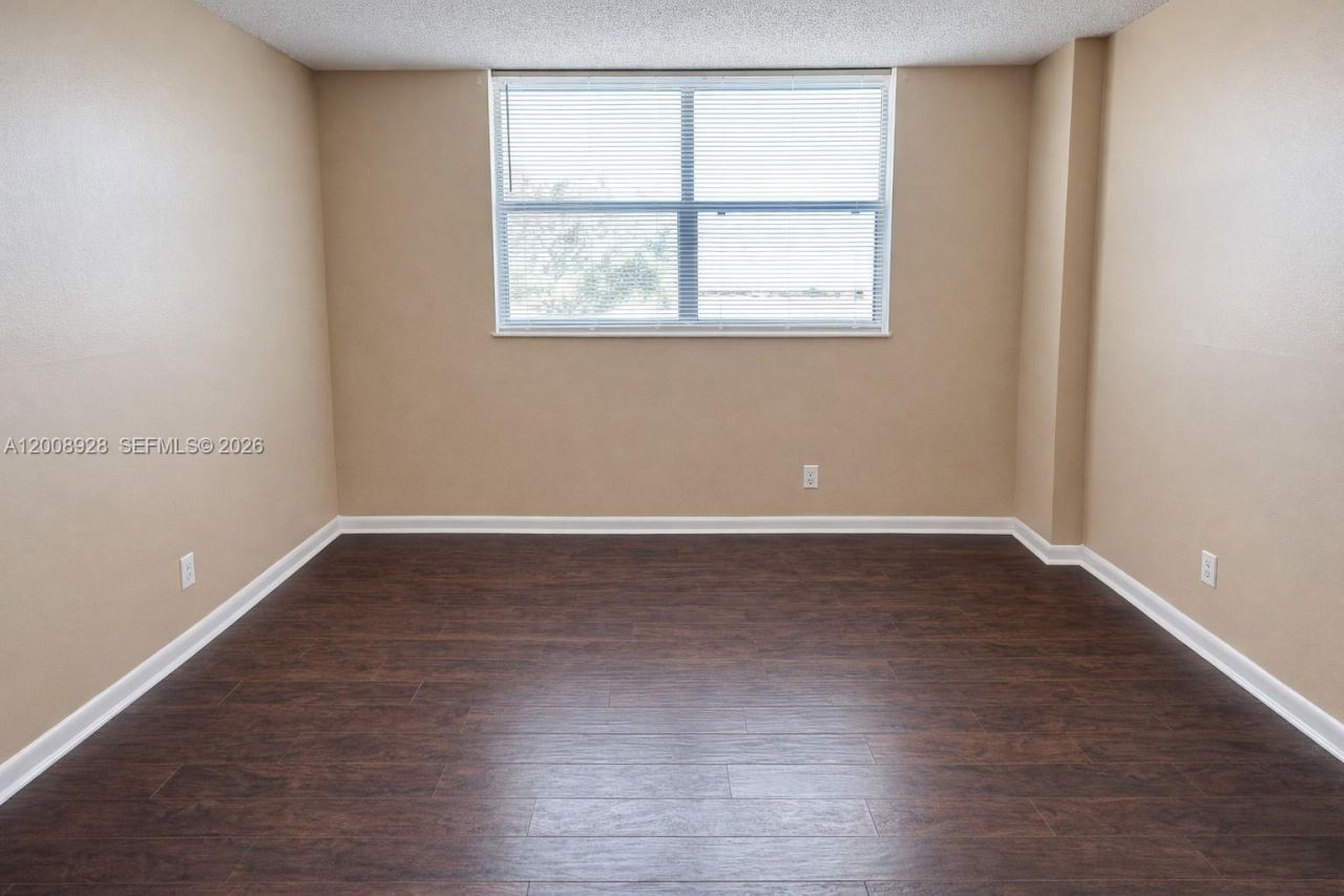 470 Executive Center Dr , Unit 2D, West Palm Beach, FL 33401 Photo