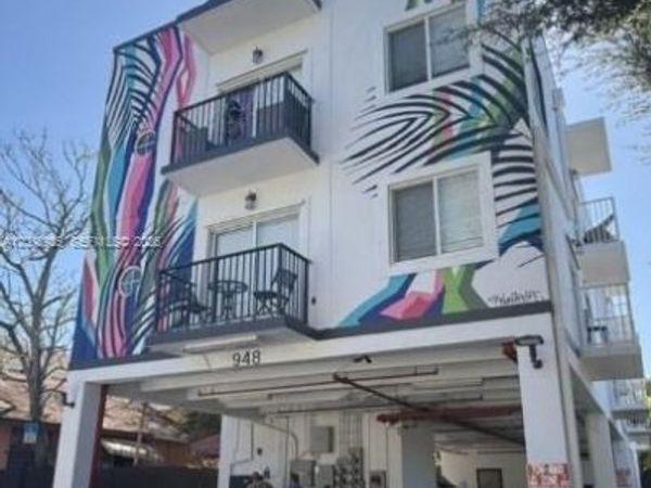 948 SW 3rd St, Unit 205, Miami, FL 33130