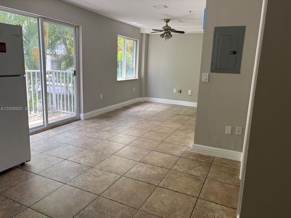 948 SW 3rd St, Unit 205, Miami, FL 33130