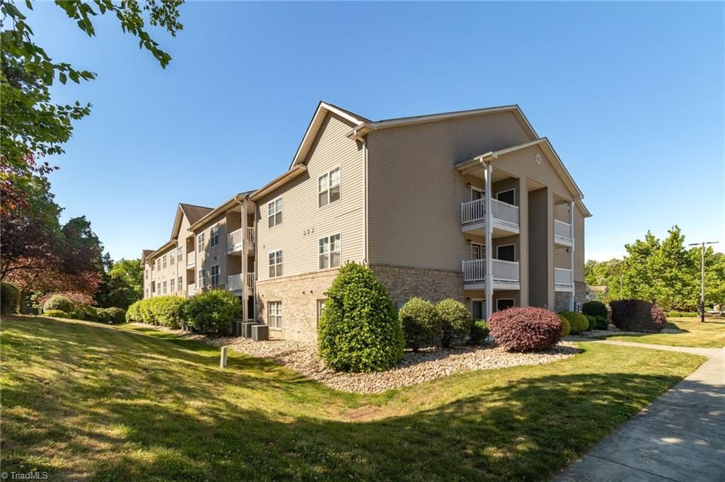 7100 W Friendly Avenue, Unit 205, Greensboro, NC 27410 Main Photo
