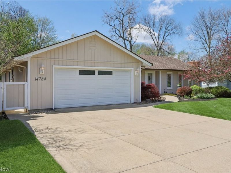 14784 Stone Creek Oval, Strongsville, OH 44149 Photo 3