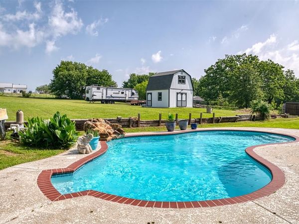 2268 Tanglewood Street, Weatherford, TX 76085