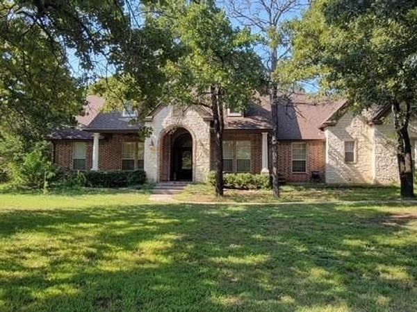 735 Sleepy Hollow Lane, Valley View, TX 76272