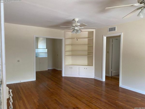 152 TERRELL RD, Unit 4, Alamo Heights, TX 78209