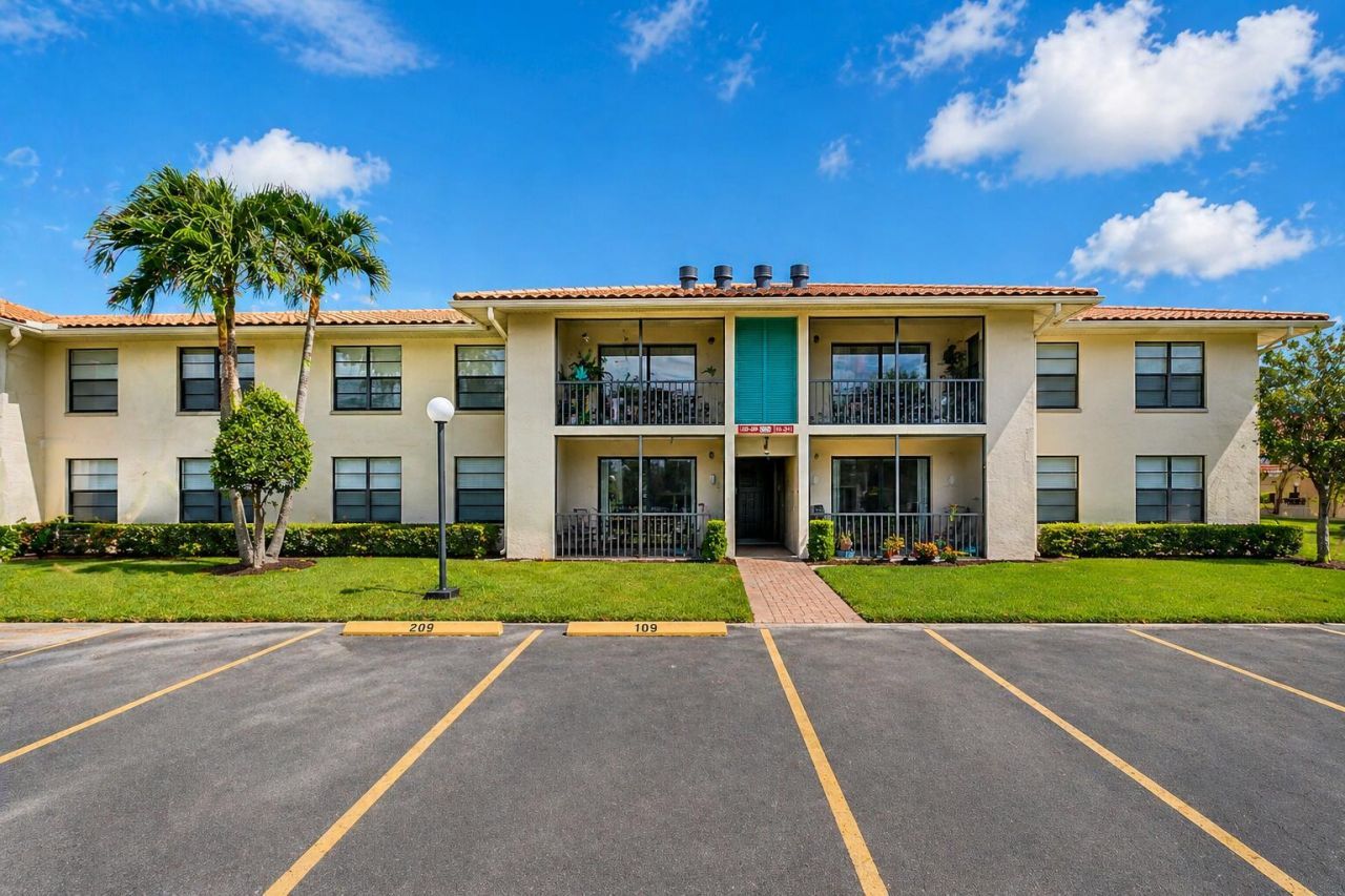 9960 Pineapple Tree Drive, Unit 109, Boynton Beach, FL 33436 Photo
