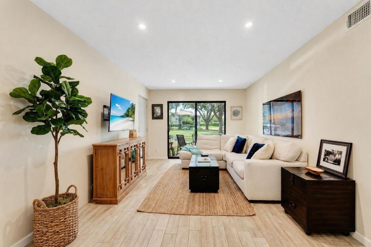 9960 Pineapple Tree Drive, Unit 109, Boynton Beach, FL 33436 Photo