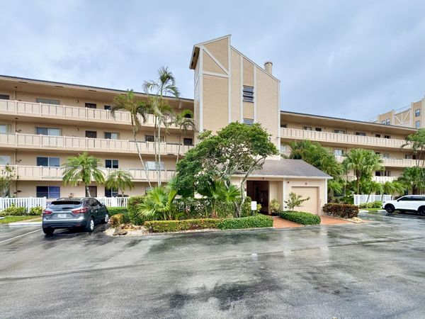 7006 Huntington Lane, Delray Beach, FL 33446